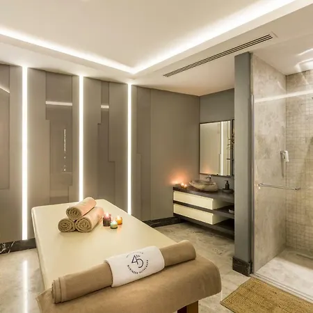 The Fortyfive Business & Otel 4*
