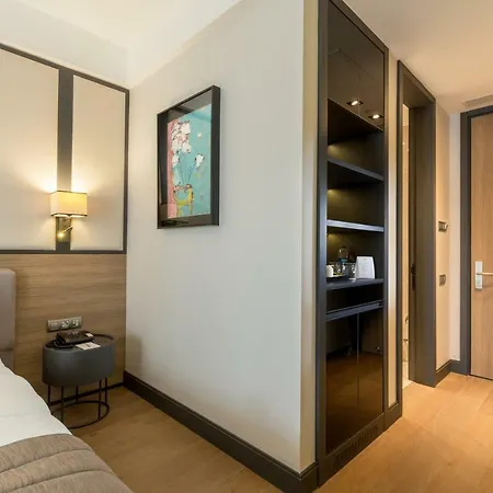 The Fortyfive Business & Otel 4*