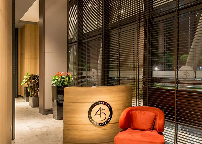 Szálloda The Fortyfive Business & 4*